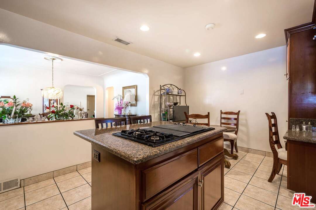 3734 Lorado Way View Park, CA 90043 - Photo 20 of 41