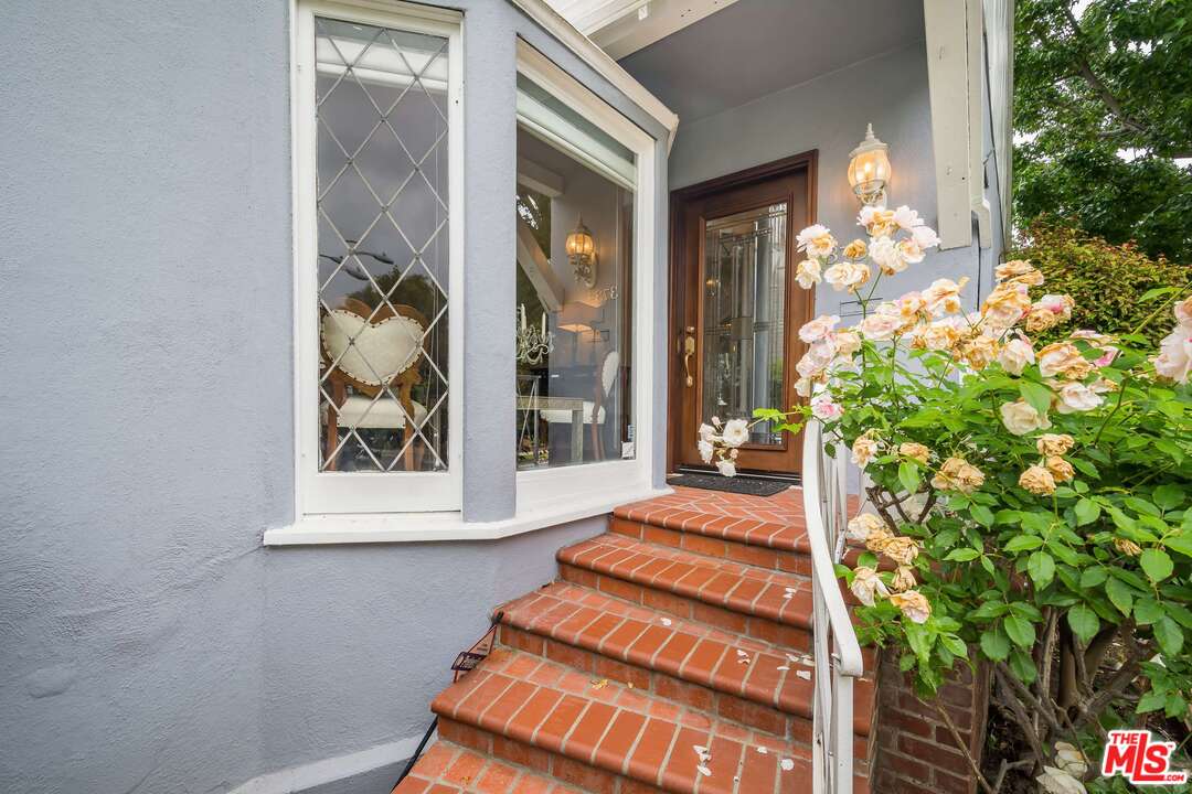 3734 Lorado Way View Park, CA 90043 - Photo 3 of 41