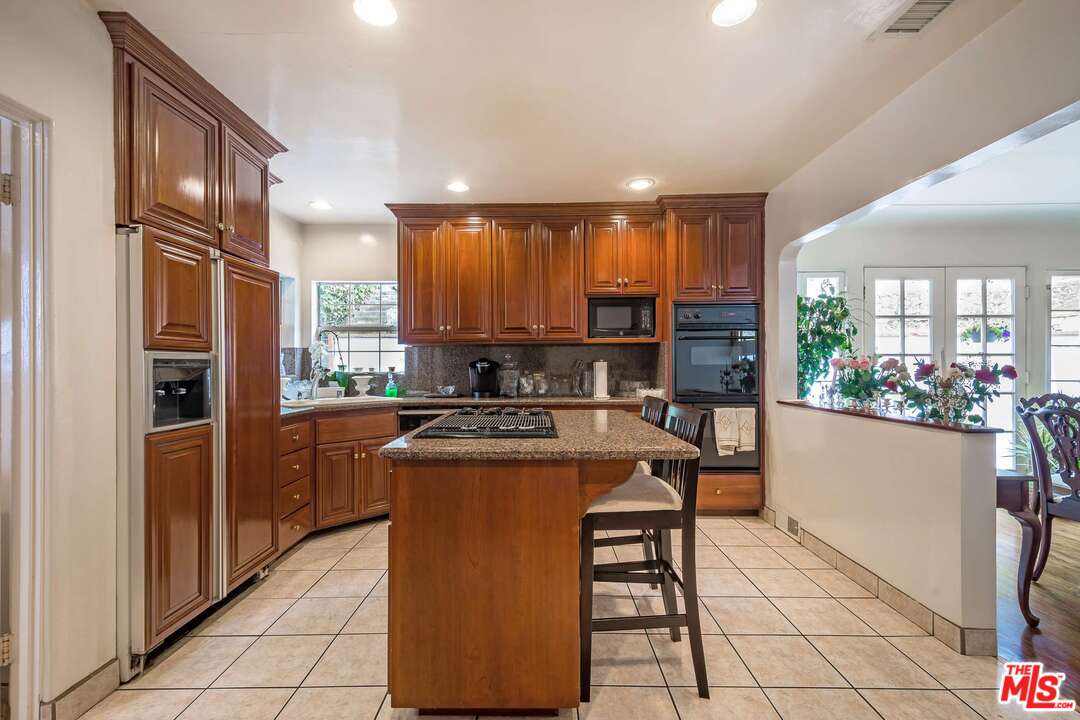 3734 Lorado Way View Park, CA 90043 - Photo 21 of 41