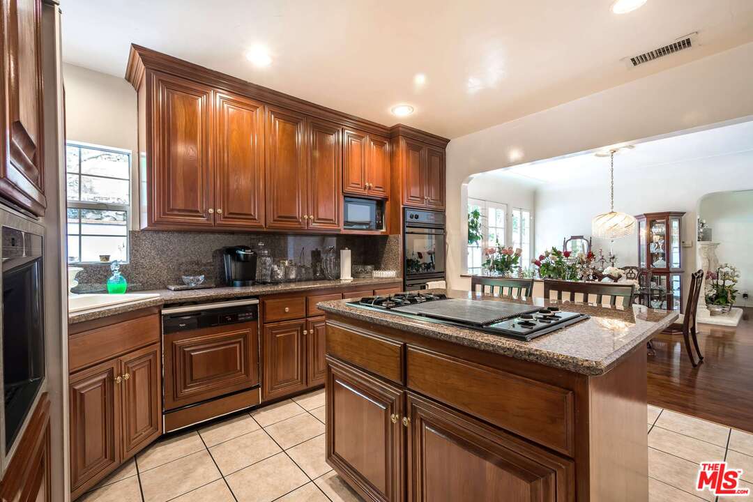 3734 Lorado Way View Park, CA 90043 - Photo 22 of 41