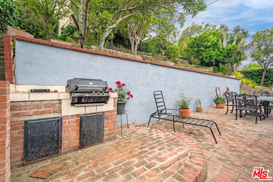 3734 Lorado Way View Park, CA 90043 - Photo 34 of 41