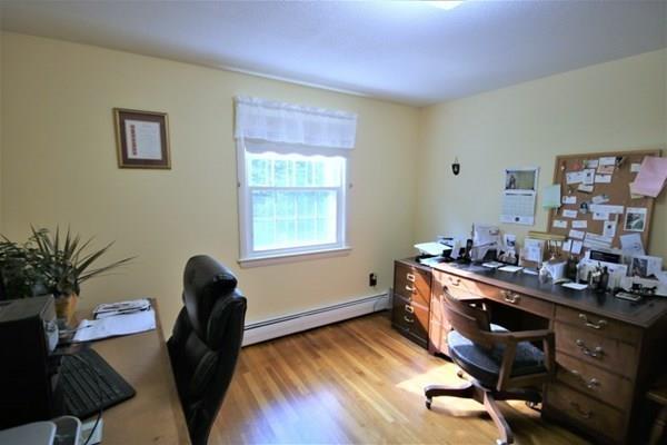 140 Old County Road Lancaster, MA 01523 - Photo 20 of 39 a room with furniture and a window