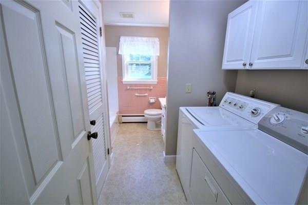 140 Old County Road Lancaster, MA 01523 - Photo 5 of 39 a utility room with dryer and washer