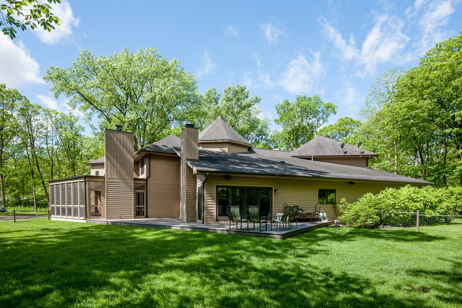 Undisclosed Address Riverwoods, IL 60015 - Photo 3 of 33 a front view of a house with garden