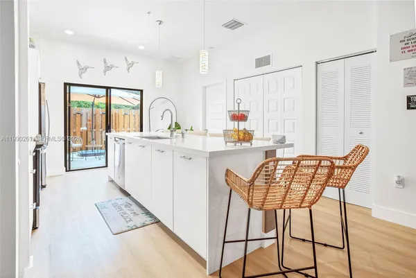 $3,100 | 8055 Northwest 104th Avenue, Unit 2, Doral, FL 33178