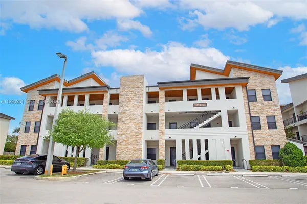 $3,100 | 8055 Northwest 104th Avenue, Unit 2, Doral, FL 33178