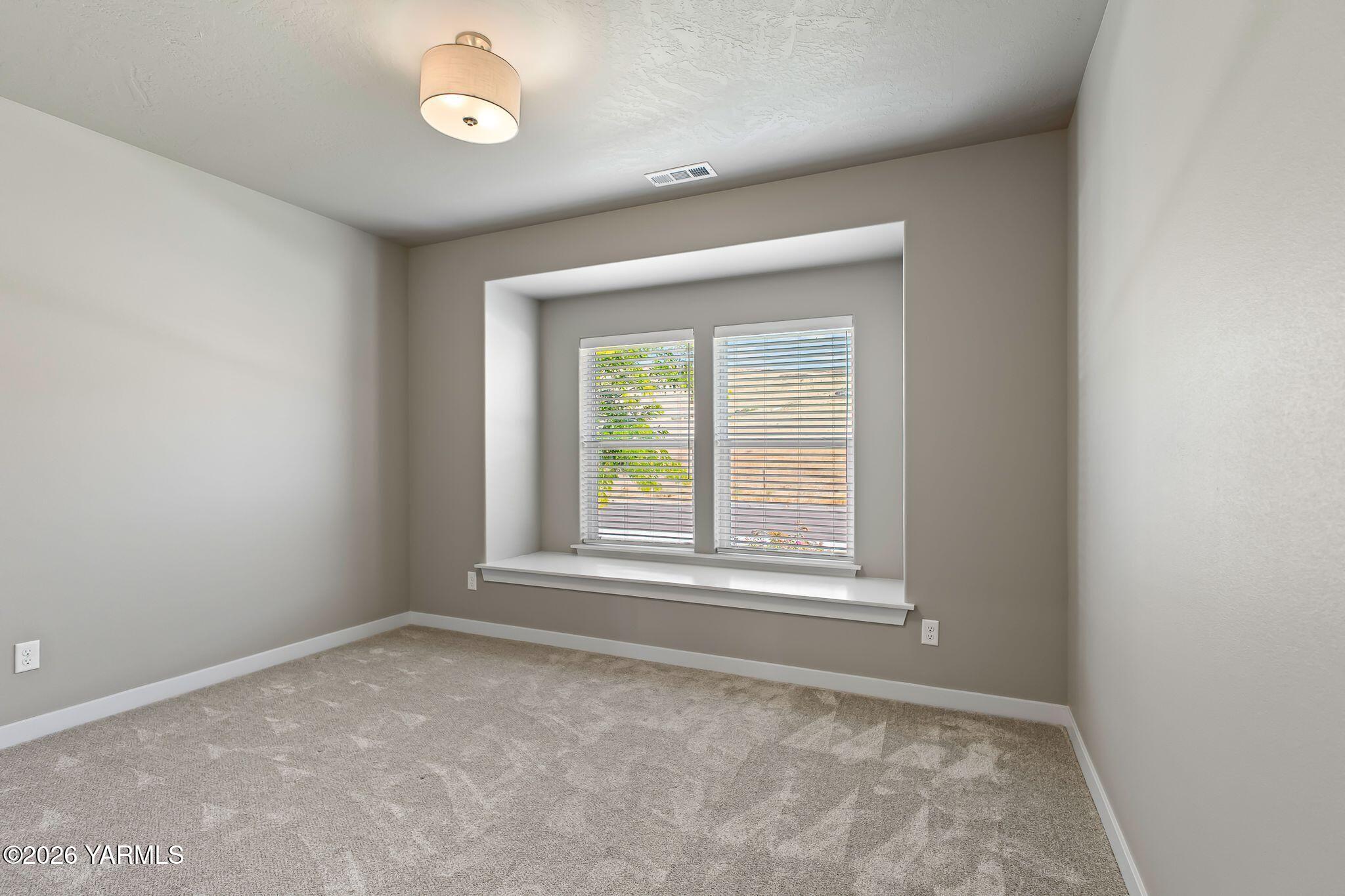 5406 Wildrye Loop Yakima, WA 98901 - Photo 13 of 33 Bedroom 3