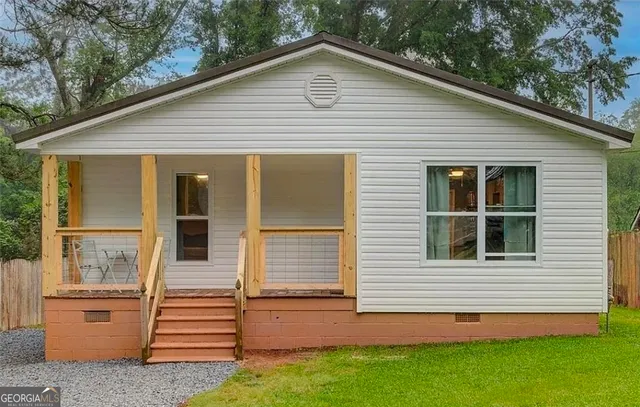 a view of house with backyard