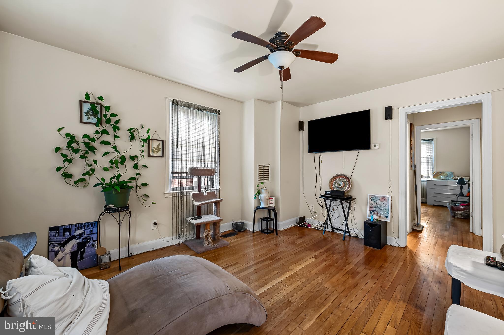 5715 Simmonds Avenue Baltimore, MD 21215 - Photo 4 of 30