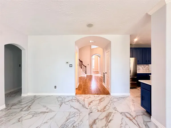 a view of a bedroom and kitchen