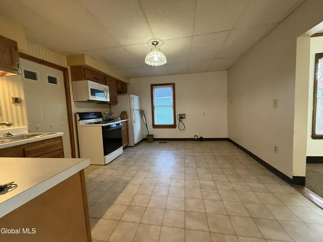 $1,600 | 30 Lexington Avenue, Unit 1, Glens Falls, NY 12801