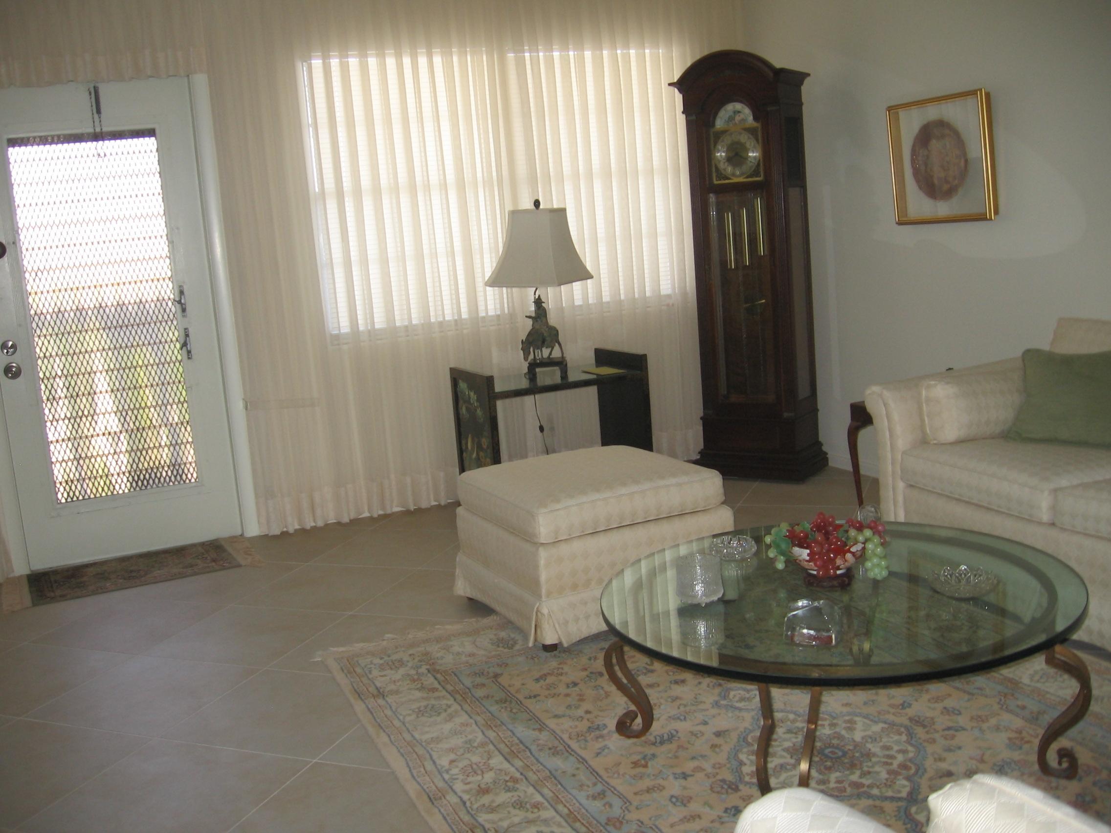 4066 Exeter Boca Raton, FL 33434 - Photo 3 of 11 LIVING ROOM