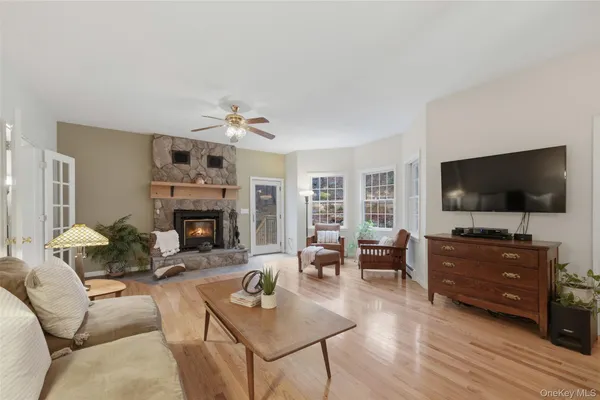 $1,375,000 | 580 Oscawana Lake Road, Putnam Valley, NY 10579