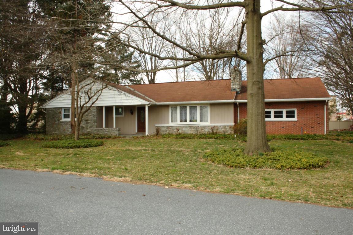 6 Della Road Lancaster, PA 17602 - Photo 1 of 10