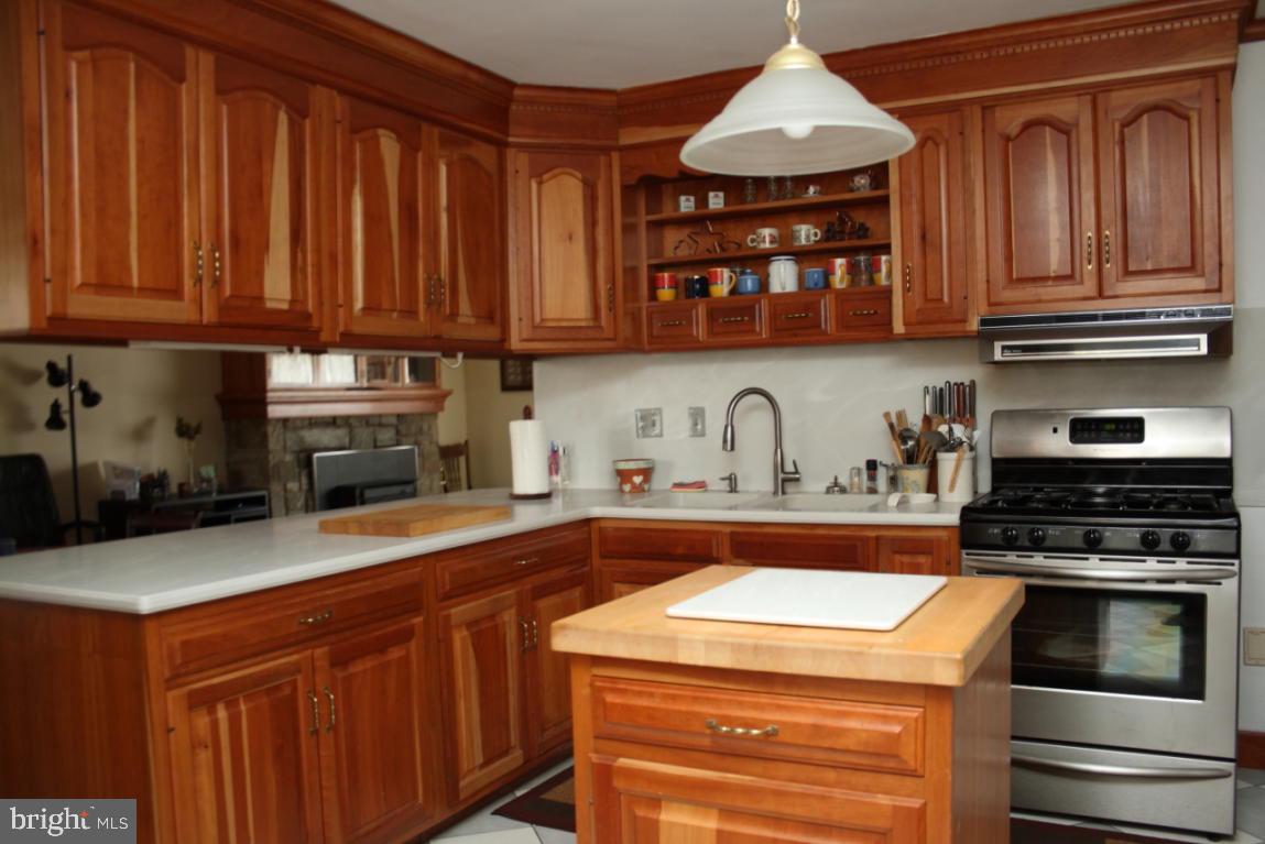 6 Della Road Lancaster, PA 17602 - Photo 4 of 10