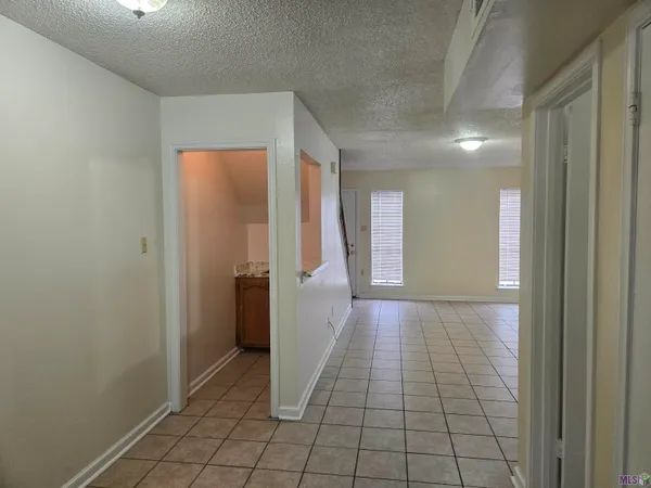 $950 | 120 Oak Ridge Avenue, Unit B, Donaldsonville, LA 70346