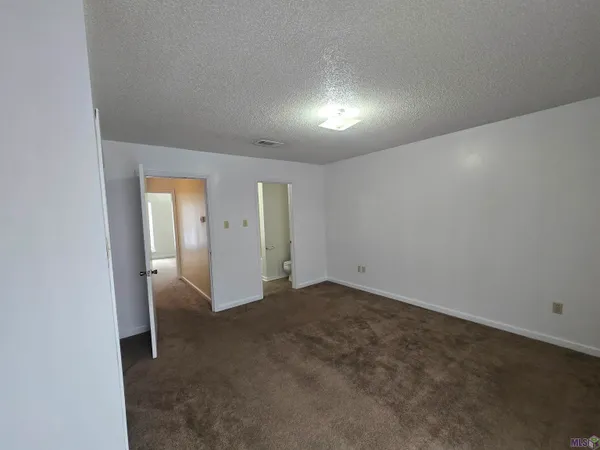 $950 | 120 Oak Ridge Avenue, Unit B, Donaldsonville, LA 70346