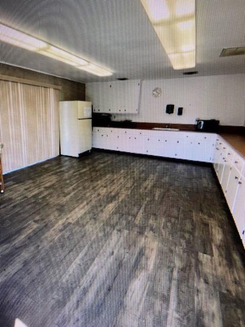 2706 West Ashlan Avenue, Unit 329 Fresno, CA 93705 - Photo 39 of 43 a view of a kitchen counter space