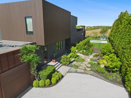 $10,395,000 | 989 Deerfield Road, Water Mill, NY 11976