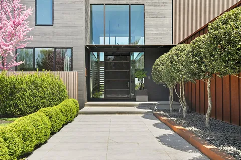 a view of entryway and hall