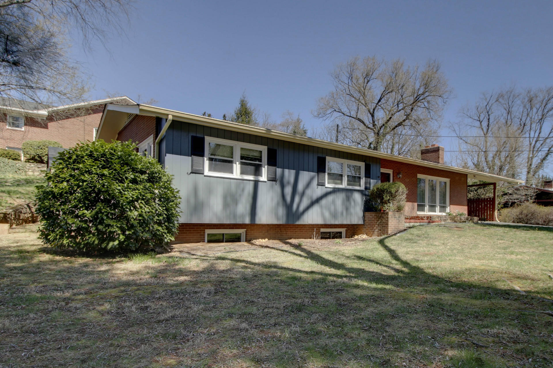 3131 Grandin Road Southwest Roanoke, VA 24018 - Photo 3 of 40 fhd__MG_5076_77_78_79_80_81_82_4947861