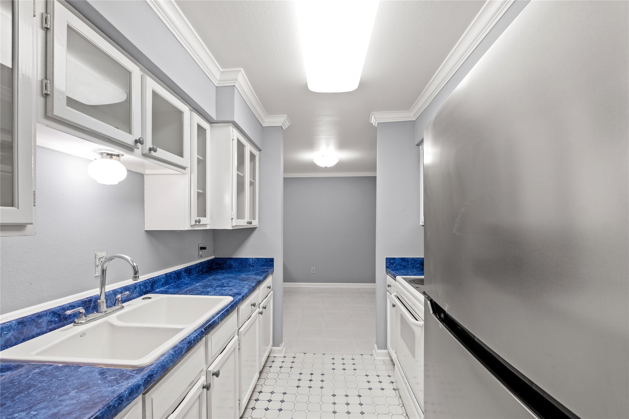 8787 Brae Acres Road, Unit 903 Houston, TX 77074 - Photo 8 of 15 a bathroom with a granite countertop double vanity sink a mirror and a bathtub