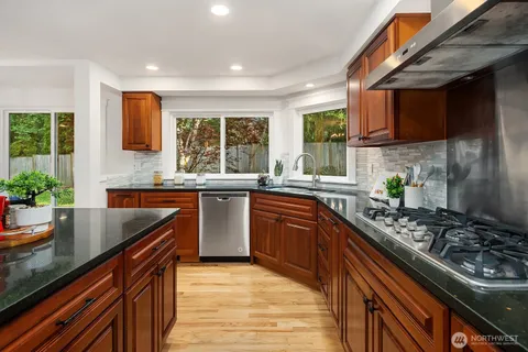 $1,548,000 | 23203 Northeast 18th Place, Sammamish, WA 98074