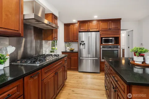 $1,548,000 | 23203 Northeast 18th Place, Sammamish, WA 98074