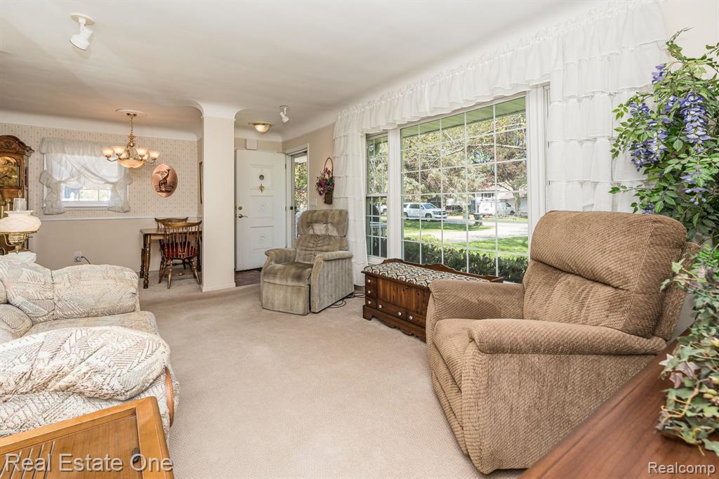 129 Texas Avenue Rochester Hills, MI 48309 - Photo 12 of 50
