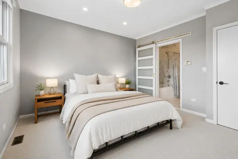 $800,000 | 1035 North Kingsbury Street, Chicago, IL 60610