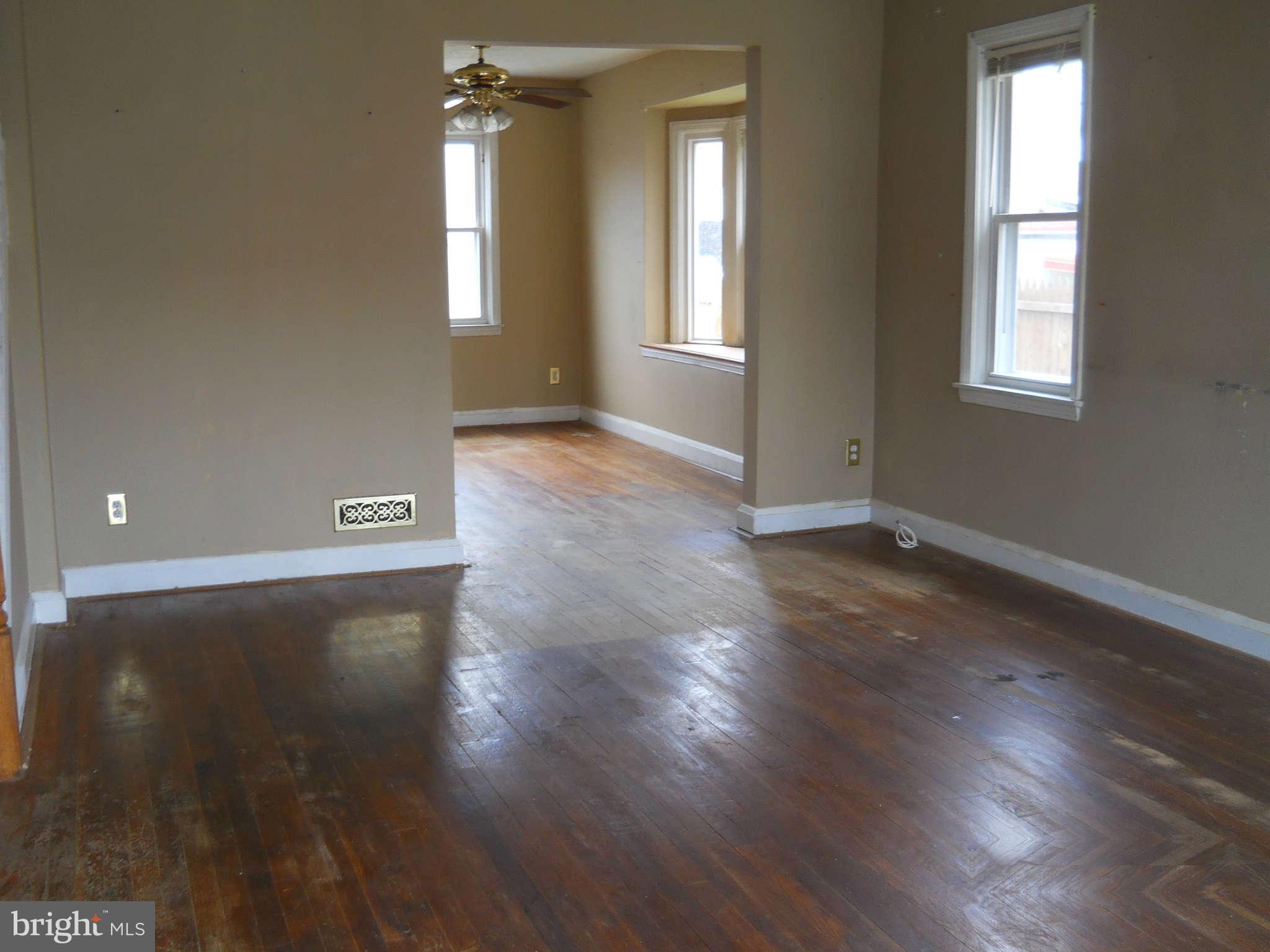 912 Arncliffe Road Baltimore, MD 21221 - Photo 2 of 13 Interior (General)Front door view