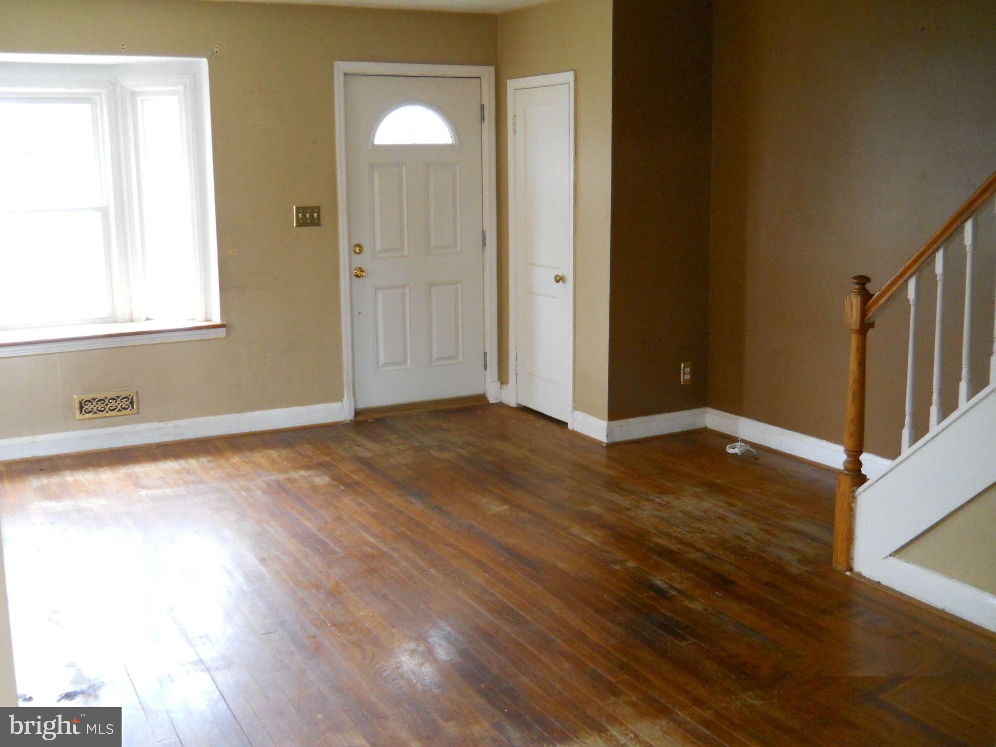 912 Arncliffe Road Baltimore, MD 21221 - Photo 3 of 13 Living Room-photo one
