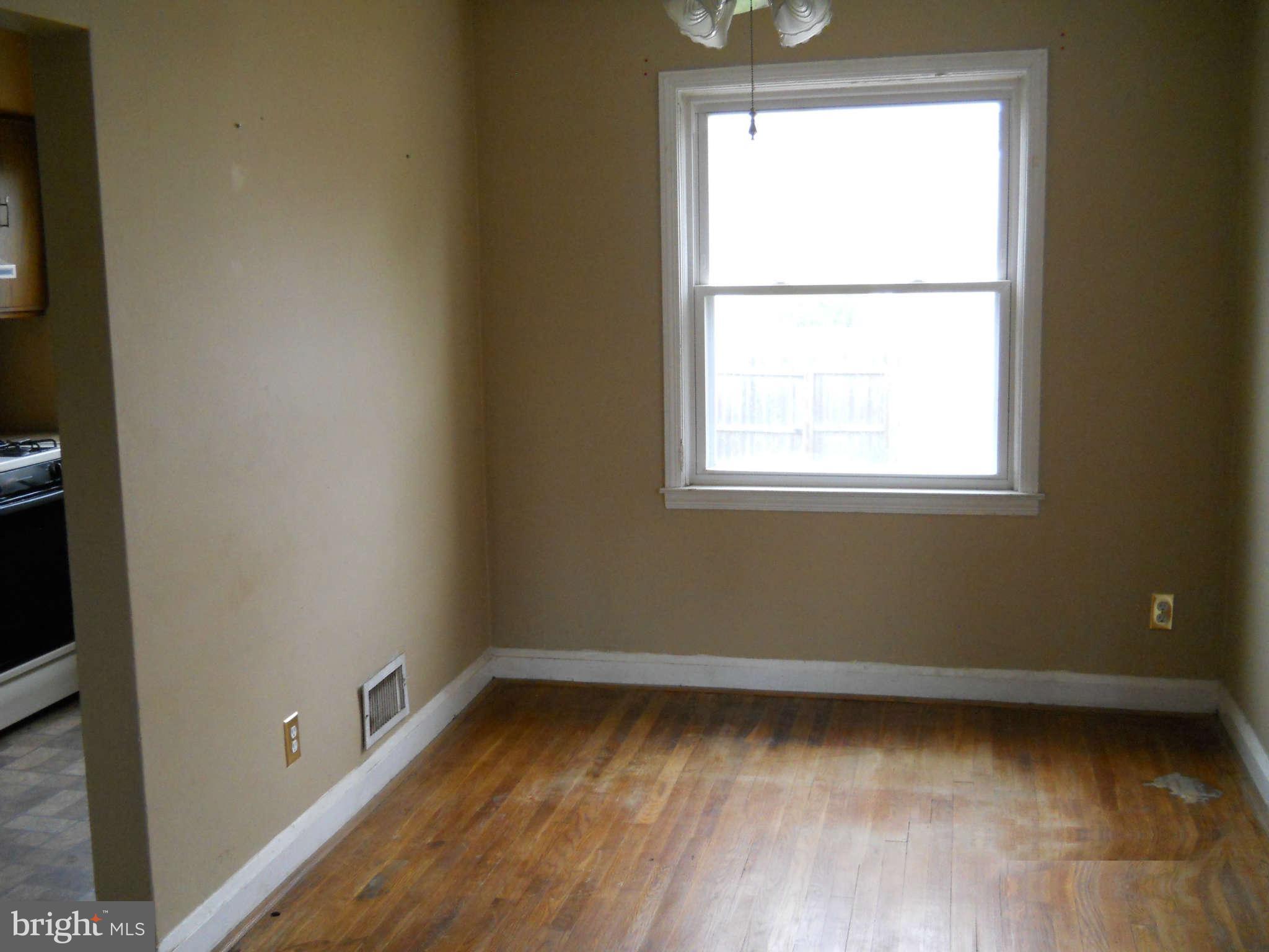 912 Arncliffe Road Baltimore, MD 21221 - Photo 5 of 13 Dining Room