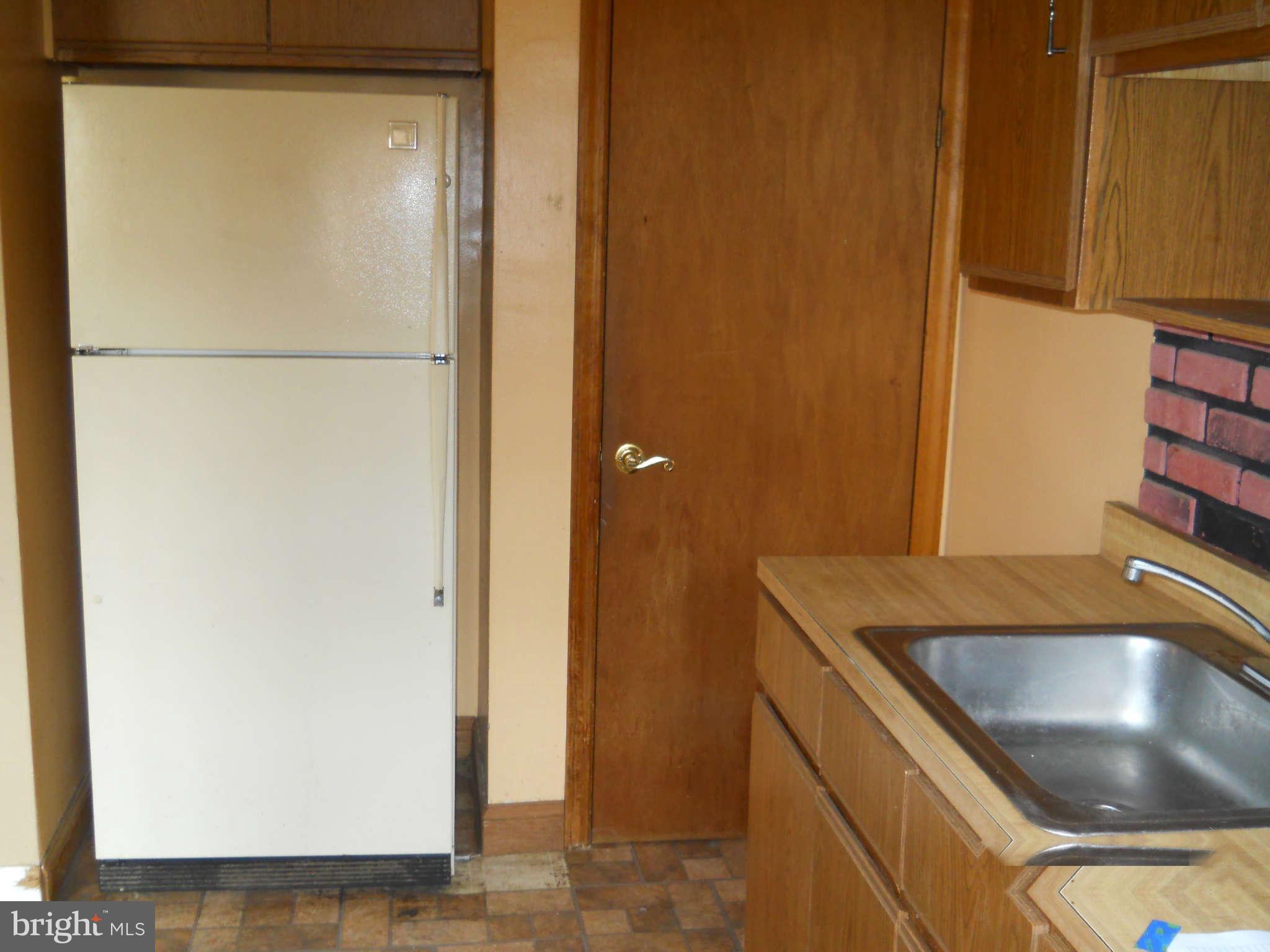 912 Arncliffe Road Baltimore, MD 21221 - Photo 7 of 13 Kitchen-photo two