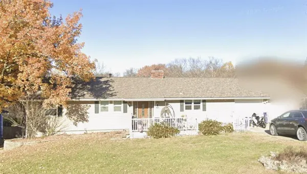 $350,000 | 6512 Northwest Vly Vw Drive, Parkville, MO 64152