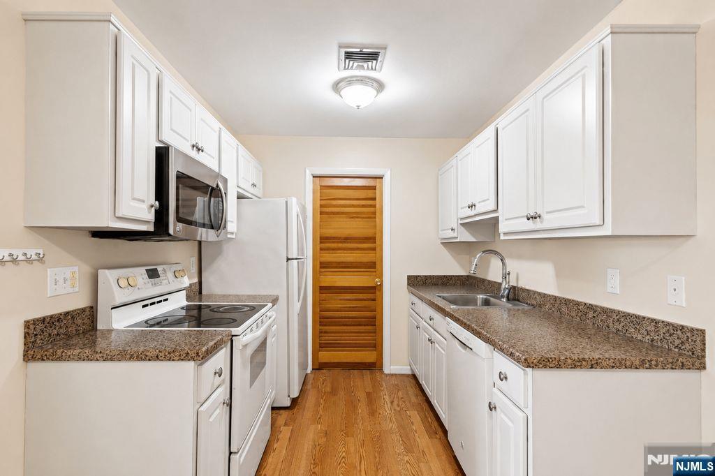 555 Riverside Avenue, Unit 9 Rutherford, NJ 07070 - Photo 12 of 23