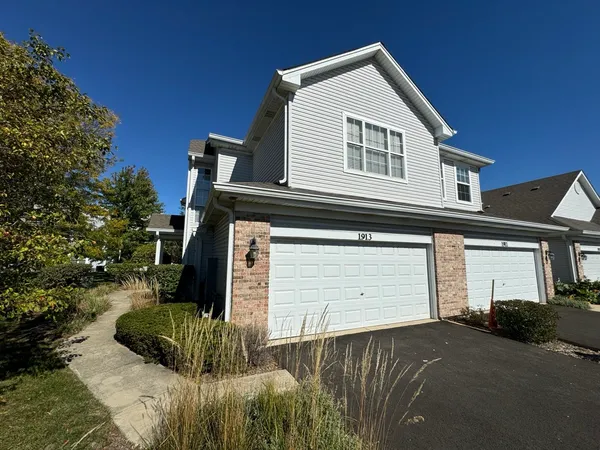 $2,450 | 1913 Golden Gate Lane, Naperville, IL 60563