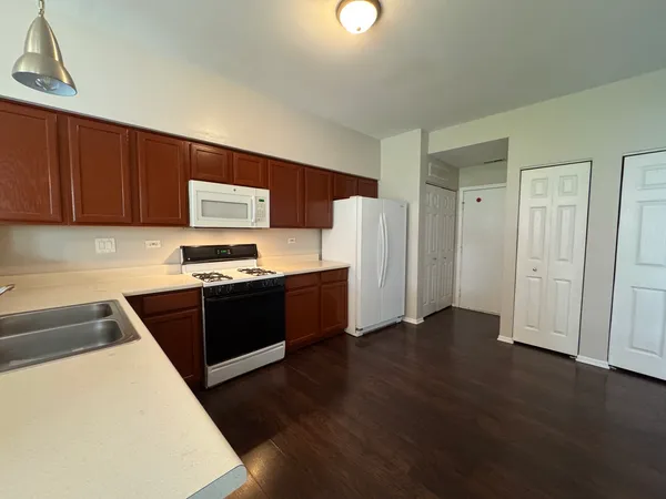 $2,450 | 1913 Golden Gate Lane, Naperville, IL 60563