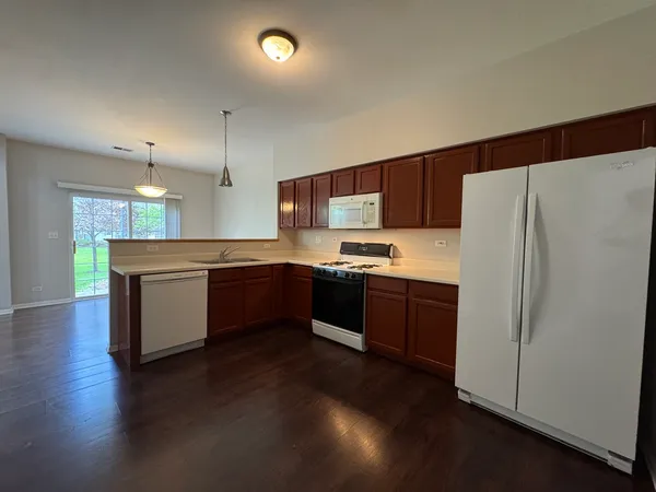 $2,450 | 1913 Golden Gate Lane, Naperville, IL 60563