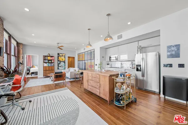 $4,000 | 460 South Spring Street, Unit 1205, Los Angeles, CA 90013