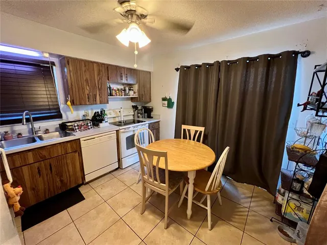 $370,000 | 1810 47th Ave Drive West, Bradenton, FL 34207