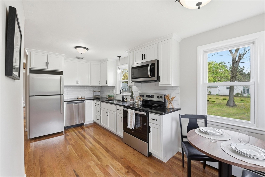 129 Cooper Street Springfield, MA 01108 - Photo 5 of 37