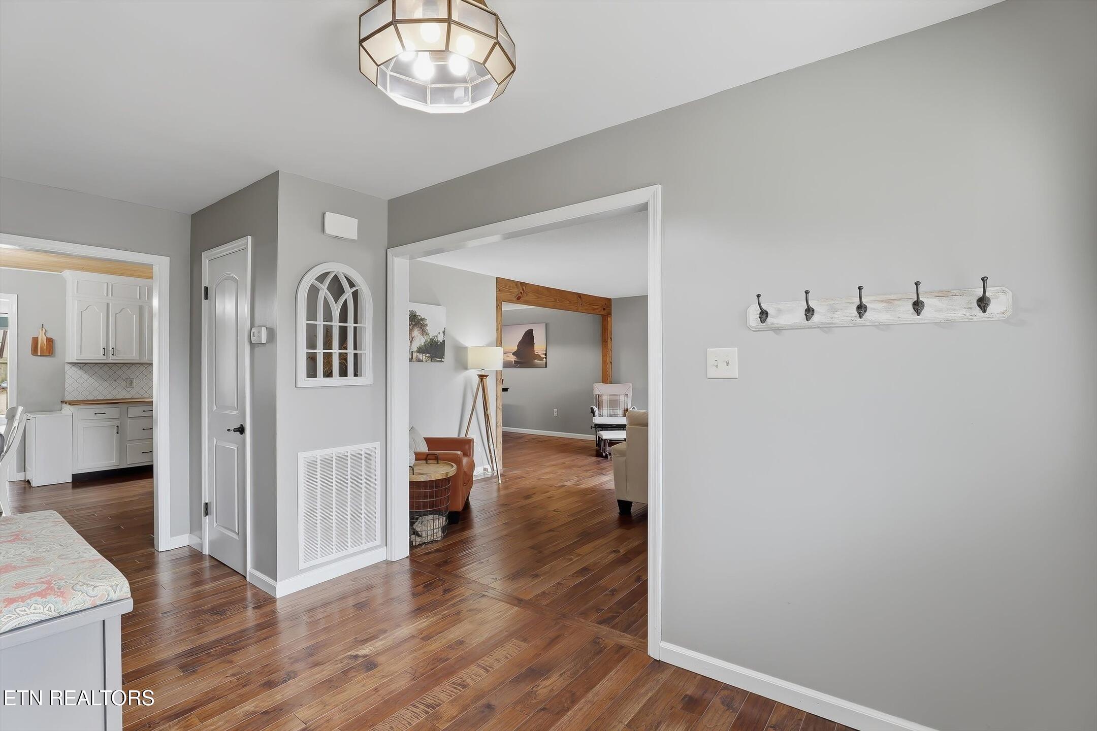 7940 Castlecomb Road Powell, TN 37849 - Photo 5 of 36 item_9