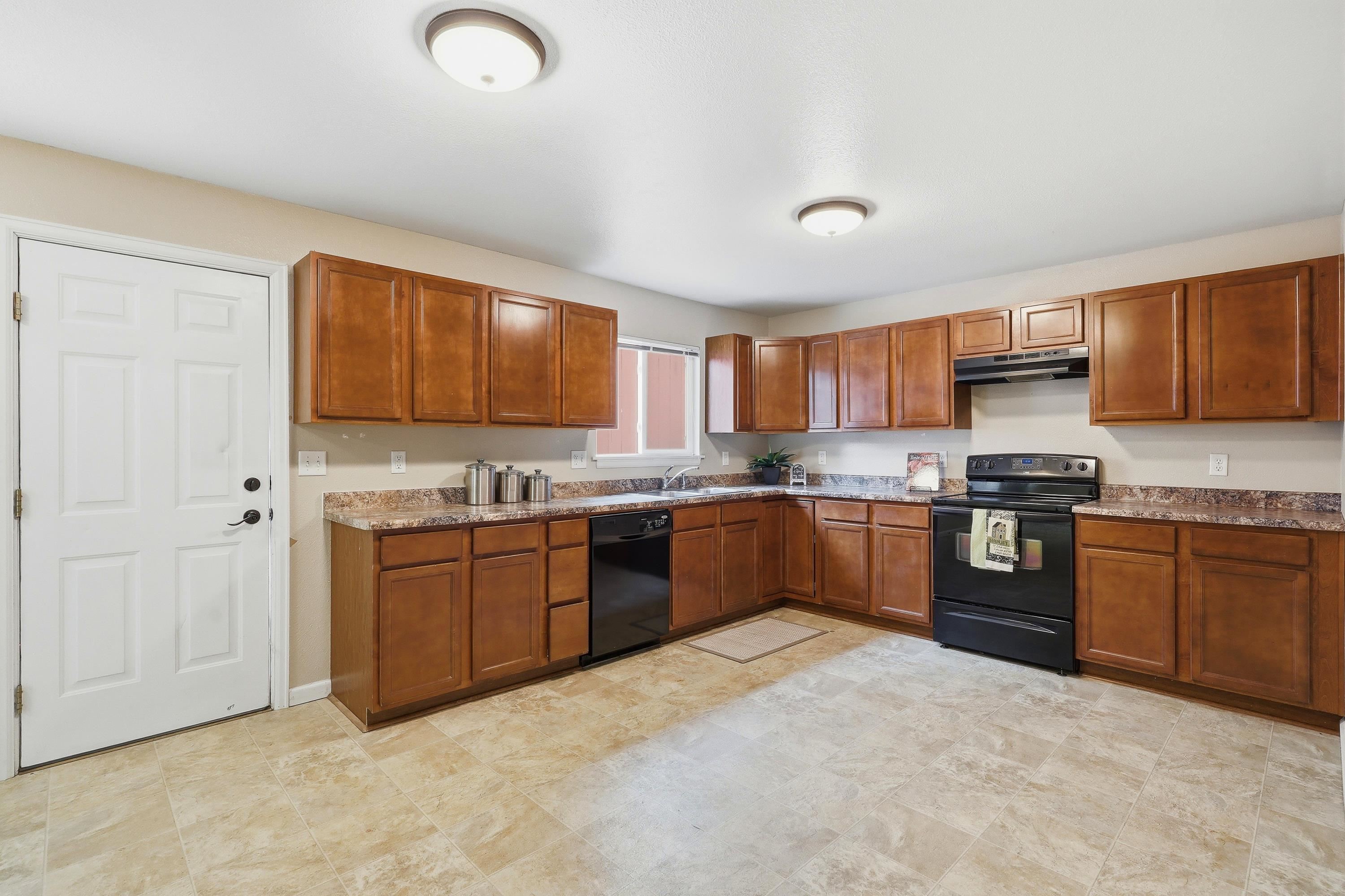1635 Kit Carson Avenue Casper, WY 82604 - Photo 5 of 20