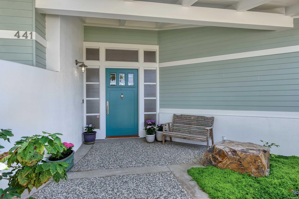 441 Oceanview Terrace Encinitas, CA 92024 - Photo 25 of 34 a house view with a backyard space