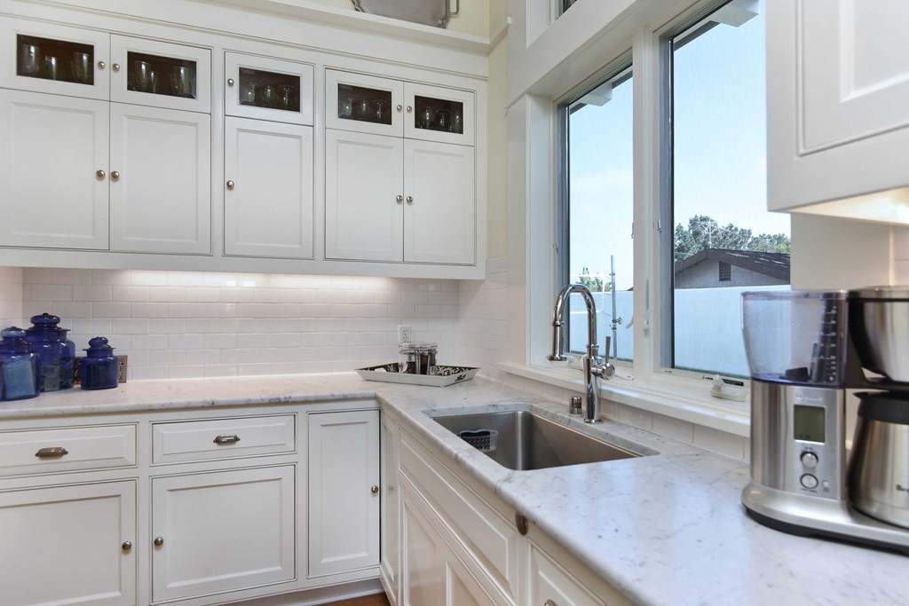 441 Oceanview Terrace Encinitas, CA 92024 - Photo 5 of 34 a kitchen with stainless steel appliances a sink a stove and a refrigerator