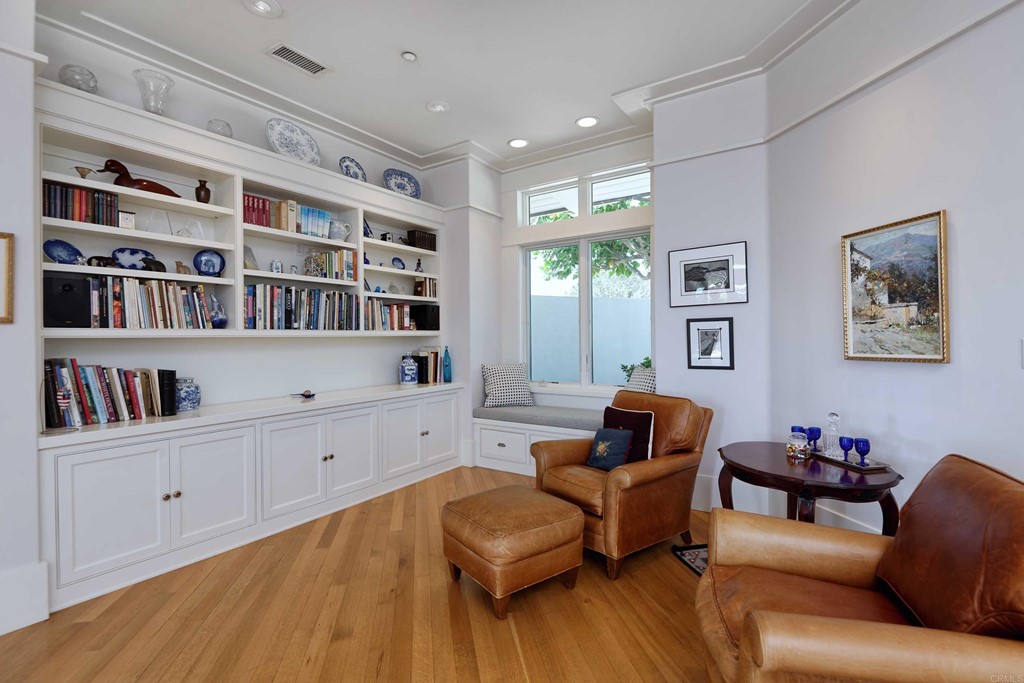 441 Oceanview Terrace Encinitas, CA 92024 - Photo 7 of 34 a living room with furniture cabinets and a book shelf