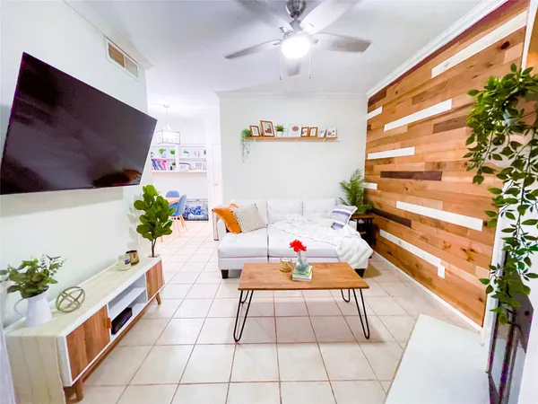$1,200 | 921 Marine Street, Unit 214, Galveston, TX 77550