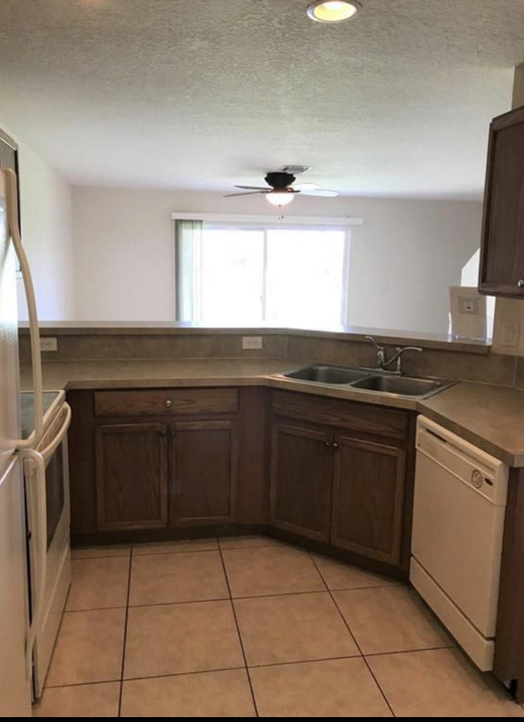 3003 Southeast Lexington Lakes Drive, Unit 2 Stuart, FL 34994 - Photo 12 of 40 B8B0D769-1103-46E0-AA59-82A43F29143F