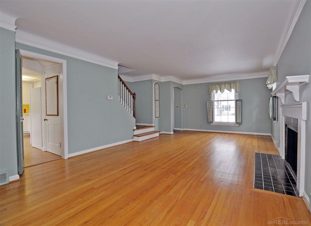 1565 Fairholme Road Grosse Pointe Woods, MI 48236 - Photo 4 of 25